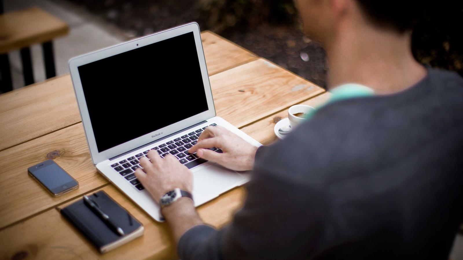 A focused writing mode leaves only status, owner, and revision notes in view.